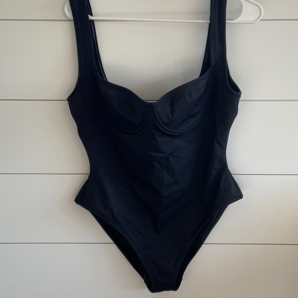 Skims one piece